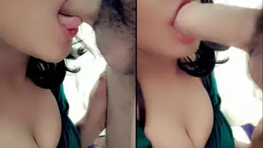Sexy Pakistani Aunty Sucking Dick Of Guy In Park indian tube sex