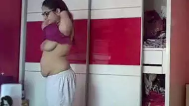 Colejsexvidio - Athletic Body Of Indian Girl And Even Her Xxx Hooters Exposed On Camera  indian tube sex