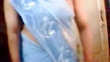 380px x 214px - Womany In Saree Exposing Herself In This Pretty Film indian tube sex